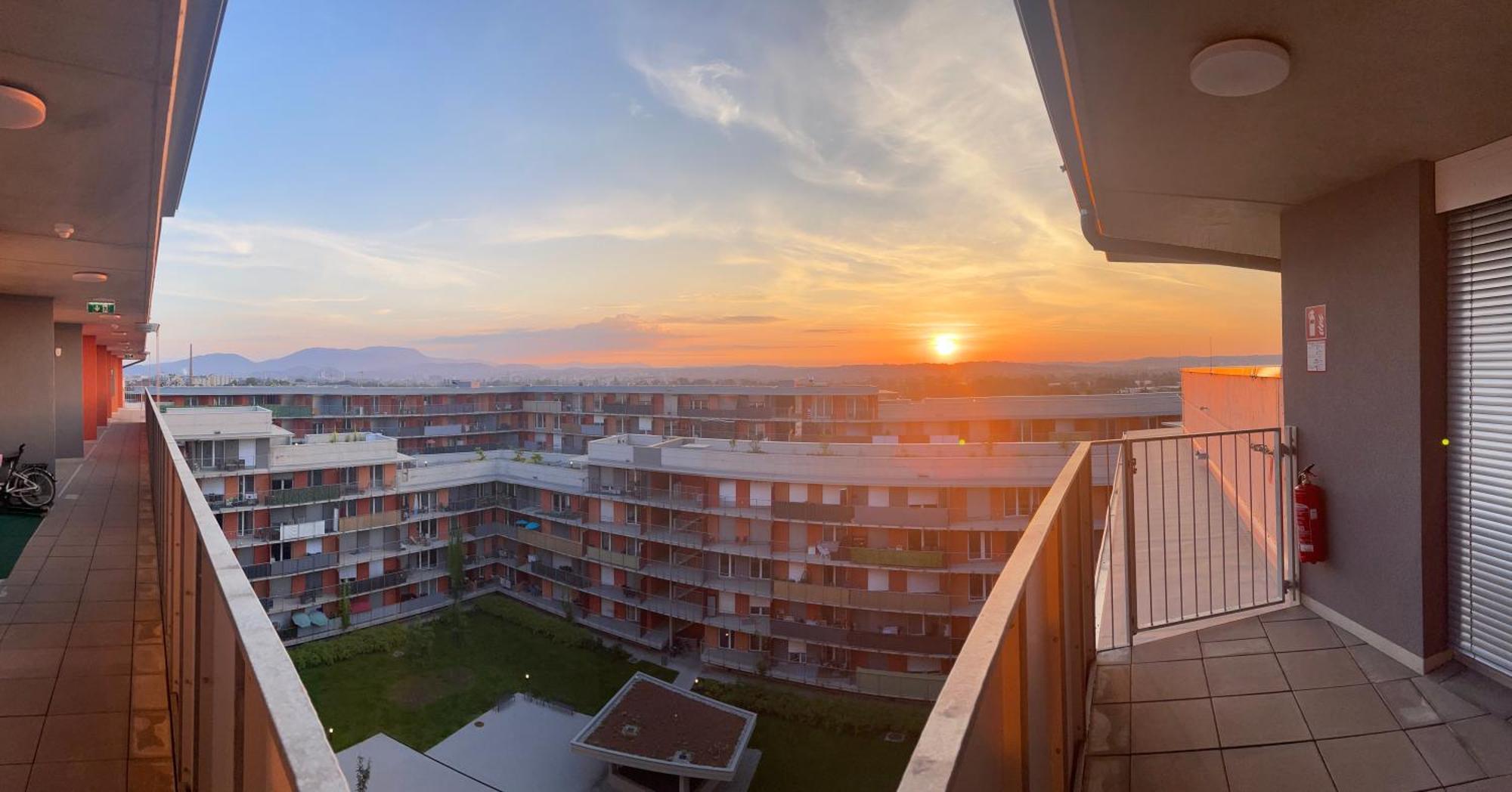 100 Qm Penthouse, Self-Check-In, 2 Parkplaetze Apartment Graz Exterior photo
