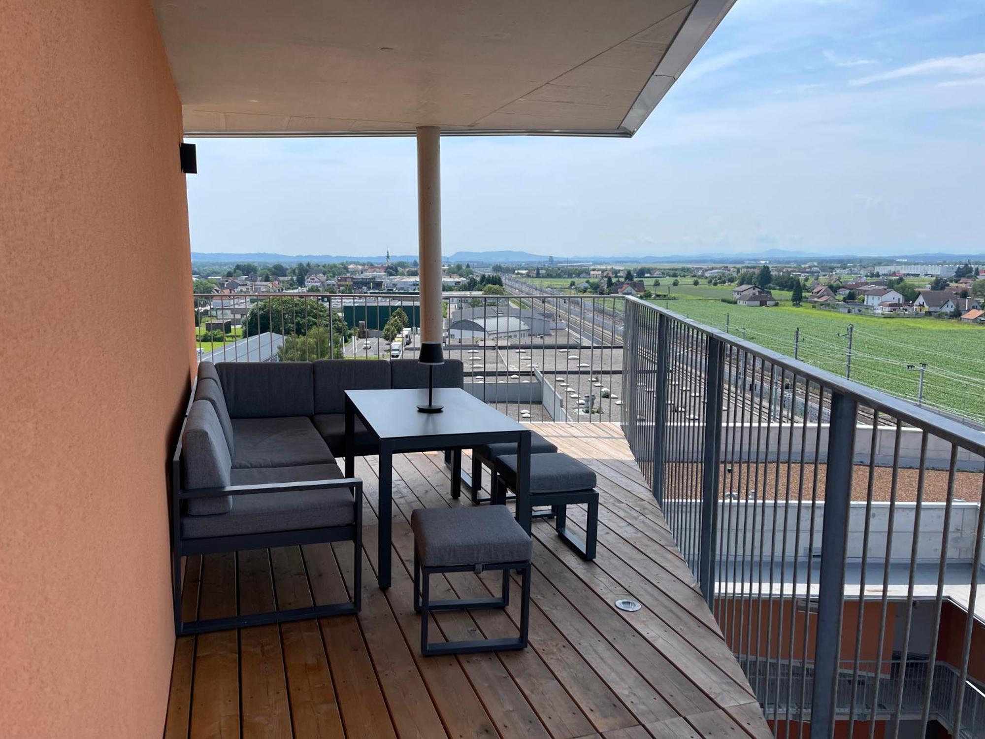 100 Qm Penthouse, Self-Check-In, 2 Parkplaetze Apartment Graz Exterior photo