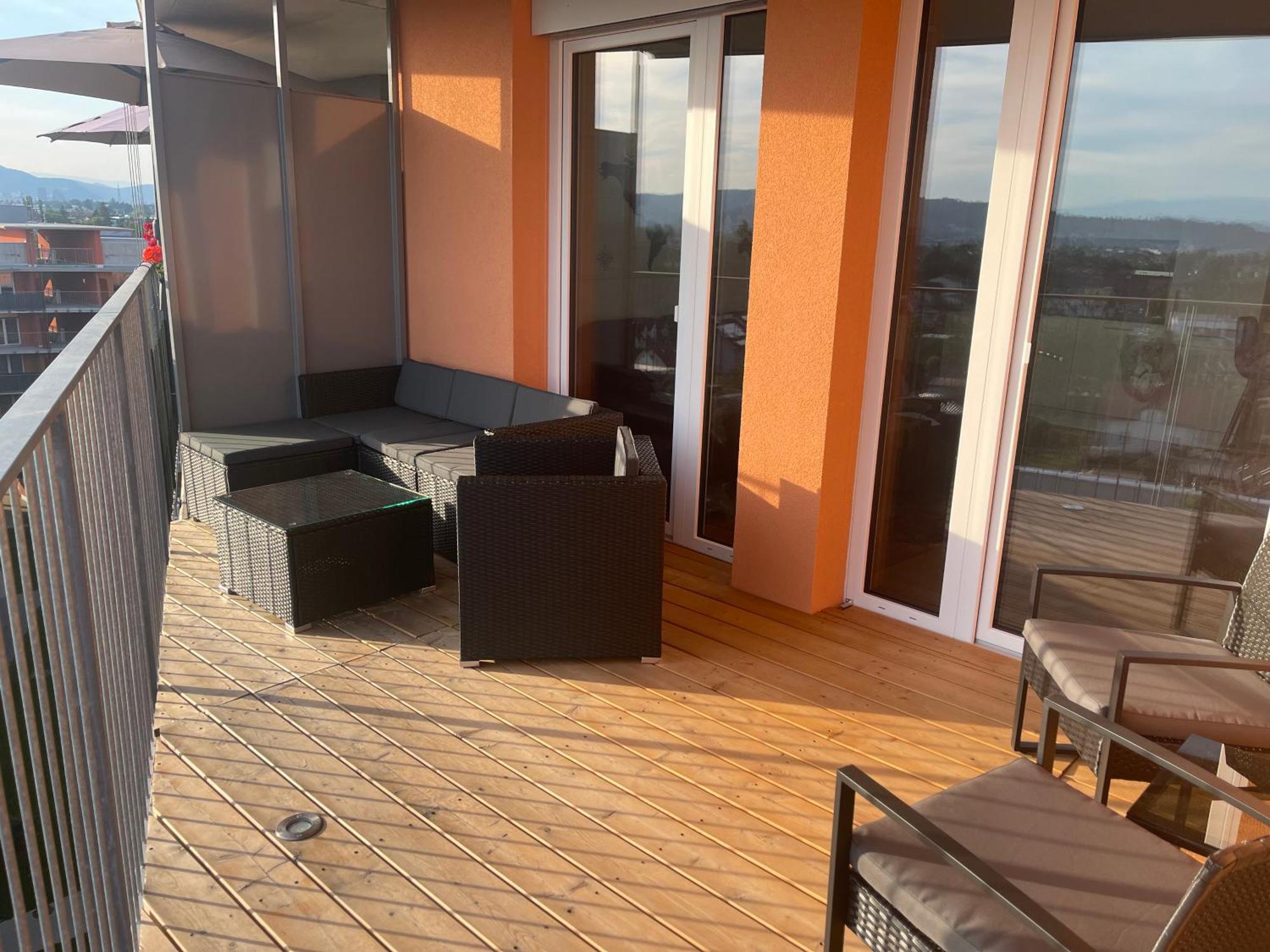 100 Qm Penthouse, Self-Check-In, 2 Parkplaetze Apartment Graz Exterior photo
