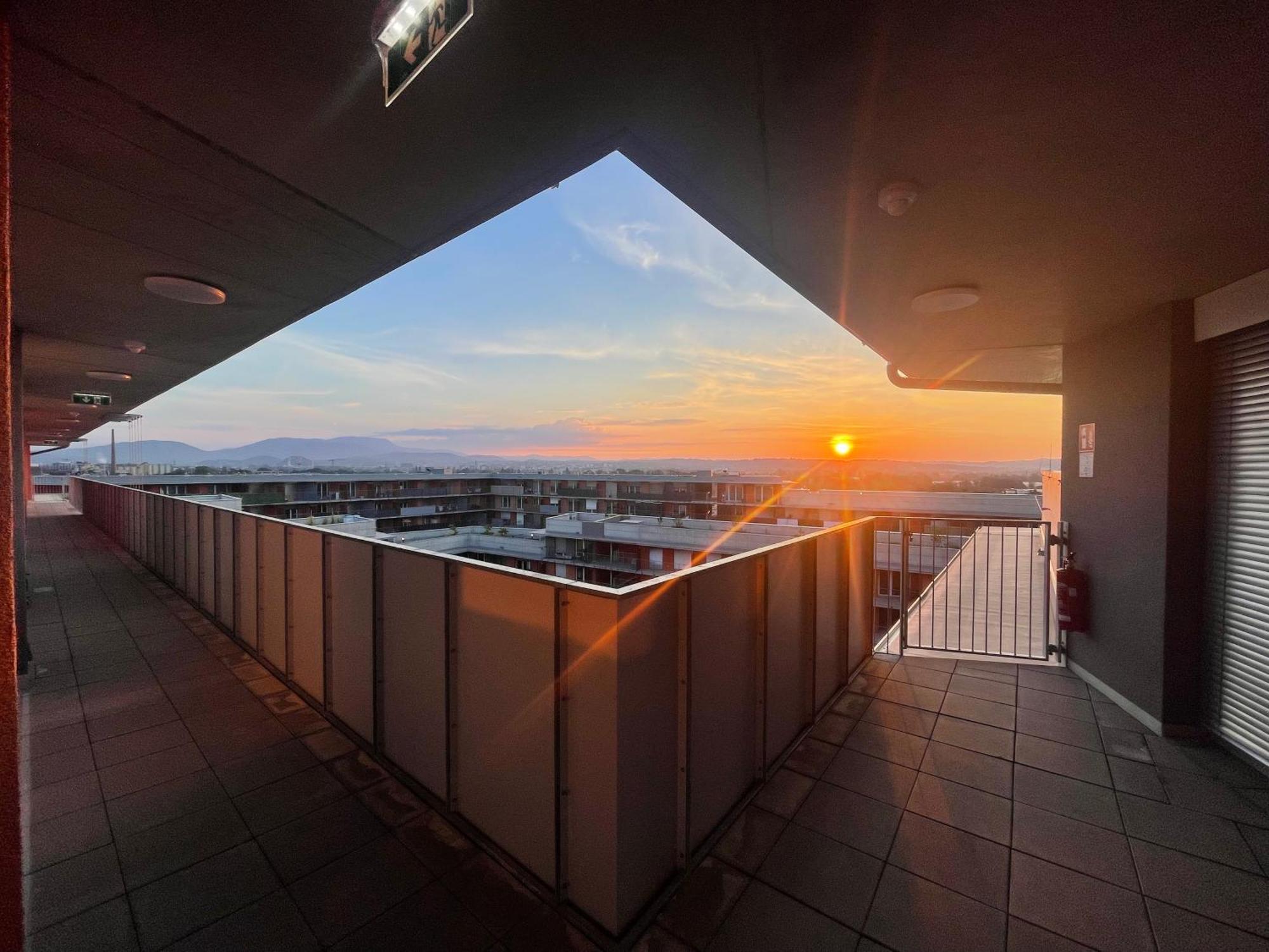 100 Qm Penthouse, Self-Check-In, 2 Parkplaetze Apartment Graz Exterior photo