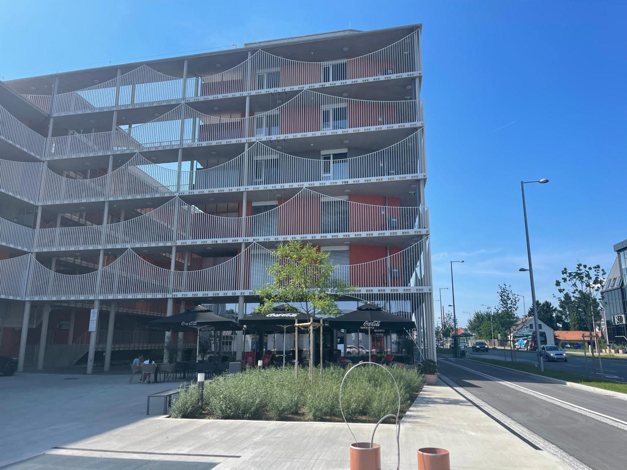 100 Qm Penthouse, Self-Check-In, 2 Parkplaetze Apartment Graz Exterior photo
