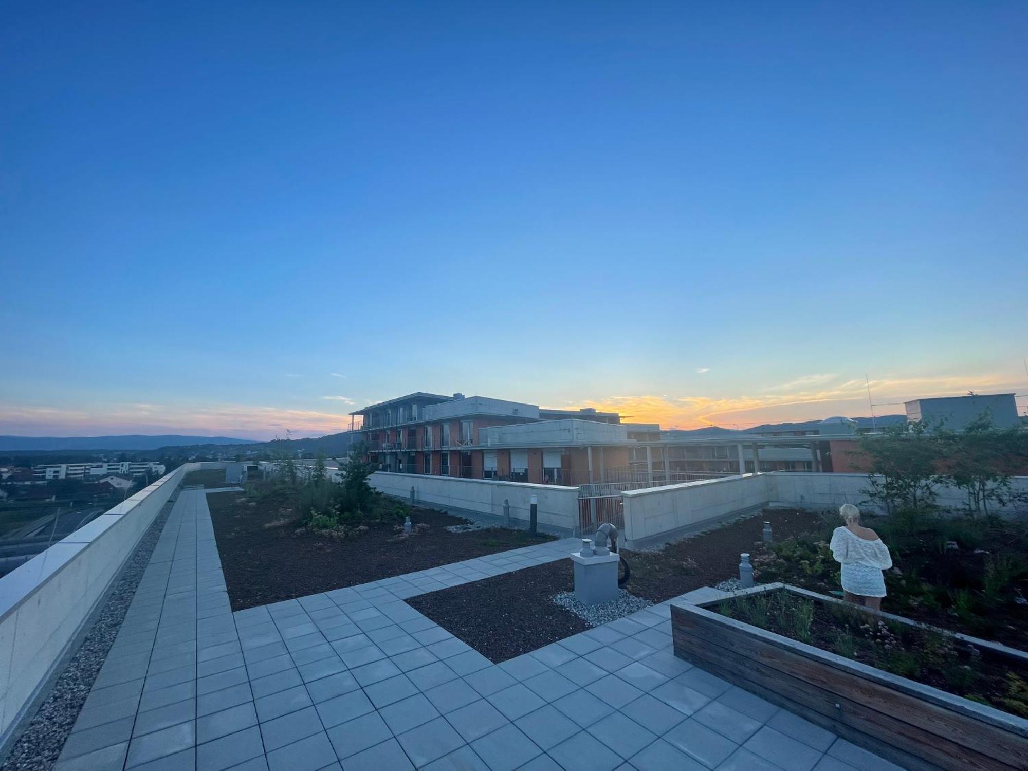 100 Qm Penthouse, Self-Check-In, 2 Parkplaetze Apartment Graz Exterior photo