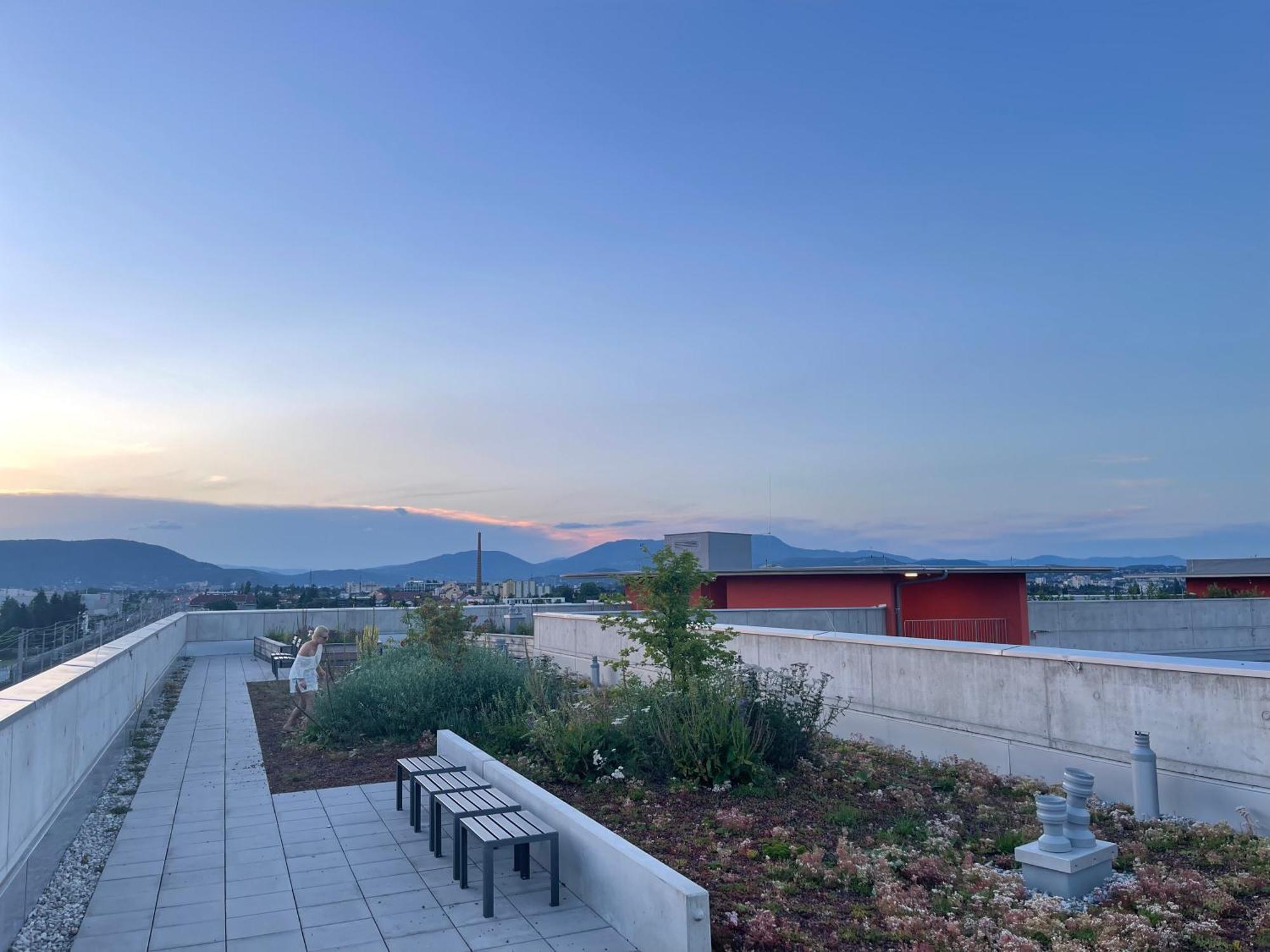100 Qm Penthouse, Self-Check-In, 2 Parkplaetze Apartment Graz Exterior photo