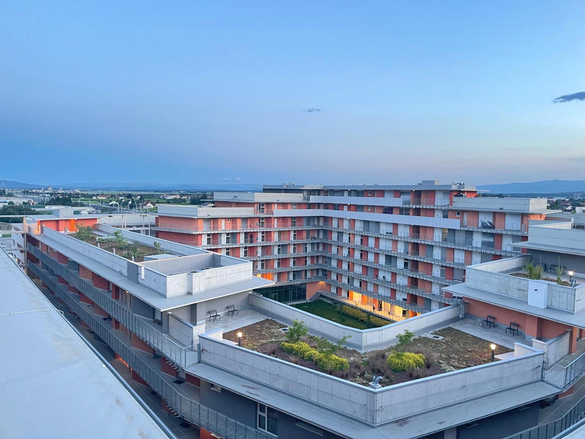 100 Qm Penthouse, Self-Check-In, 2 Parkplaetze Apartment Graz Exterior photo