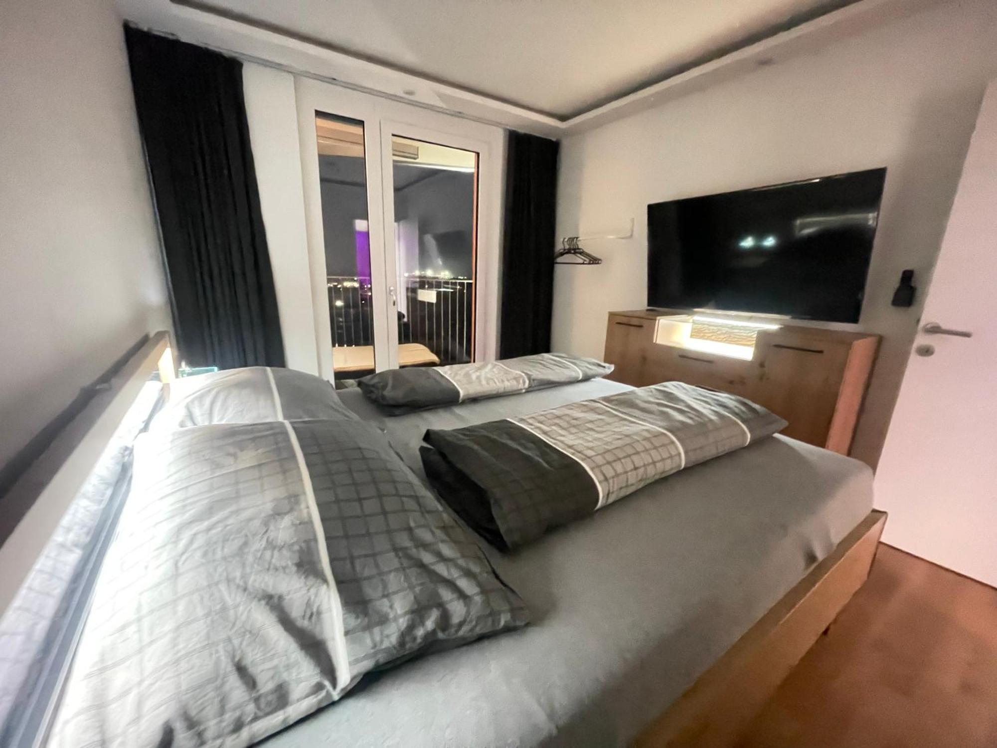 100 Qm Penthouse, Self-Check-In, 2 Parkplaetze Apartment Graz Exterior photo